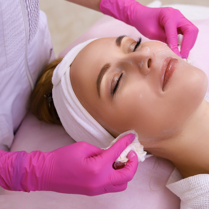 Deep Facial Cleanse+ Eyebrow Waxing | 3 Services